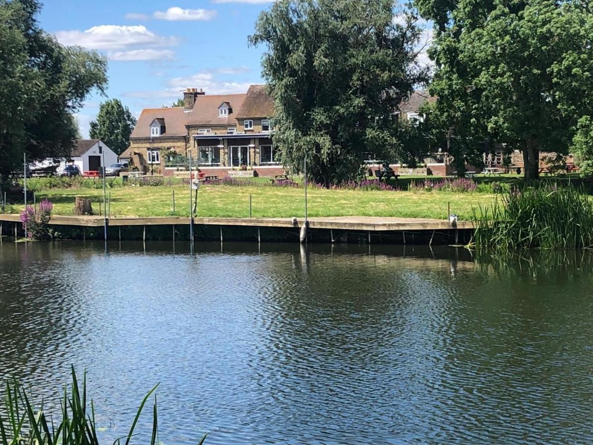 Pike And Eel Hotel And Marina Needingworth Exterior foto